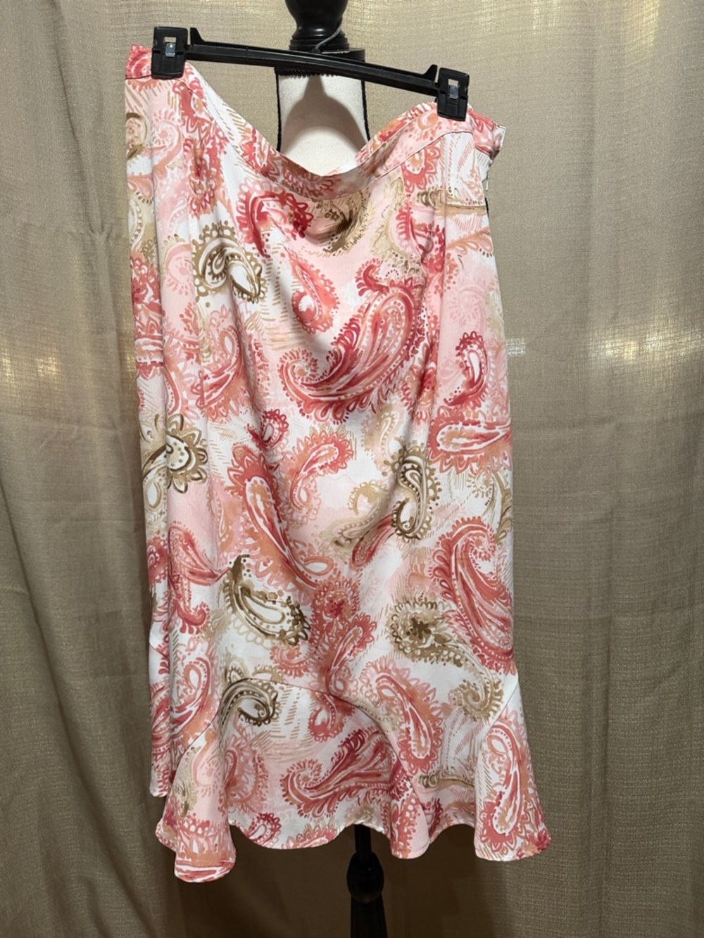Alfred Dunner Pink Paisley Satin Slip Skirt with Gold Accents Sz 16